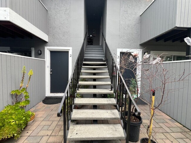 Foto del edificio - Newly updated 2 bedroom 1 bath unit