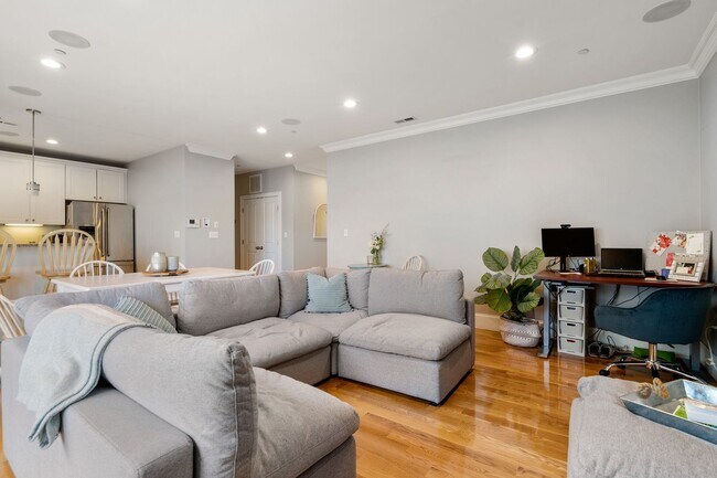 Foto del edificio - 2 br, 2 bath House - 360 West 2nd Street #5