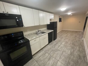 Building Photo - 1525 W Girard Ave
