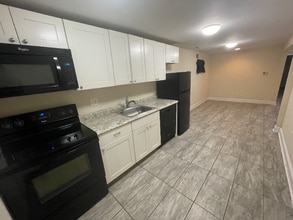 Building Photo - 1525 W Girard Ave