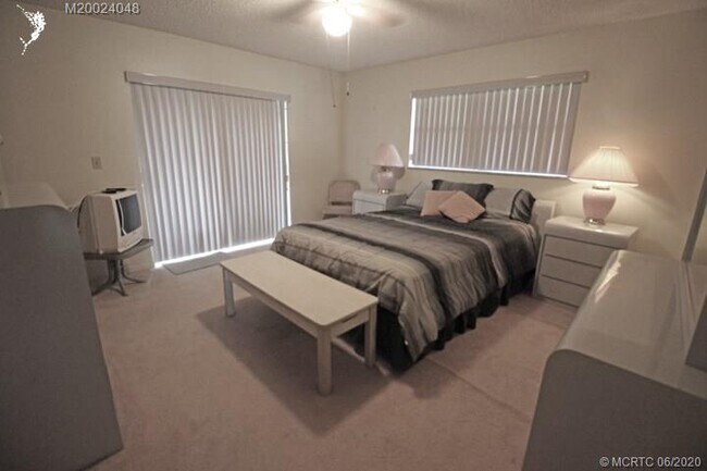 Foto del edificio - 841 SW South River Dr