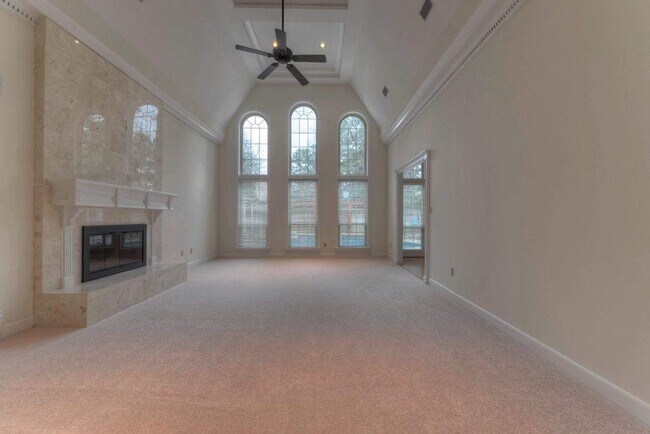 Building Photo - 8021 Hertfordshire Dr