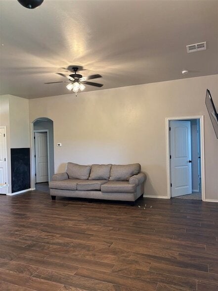 Building Photo - 2209 E Grassland Ln