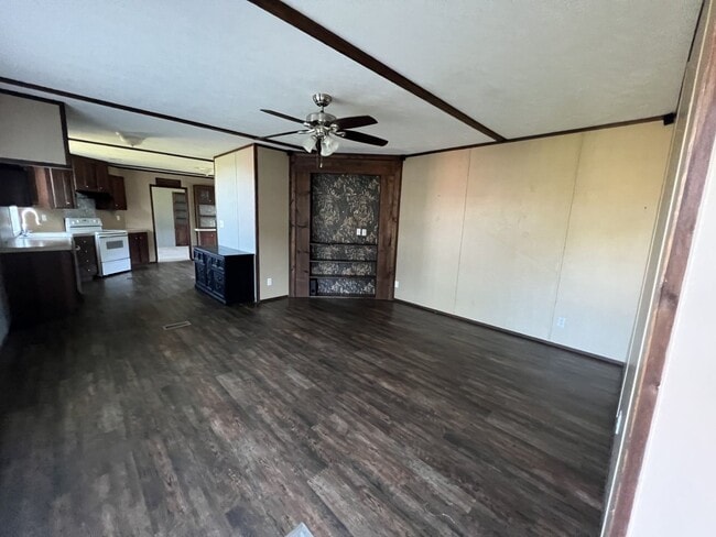 Foto del edificio - 411 Proctor Farm Rd