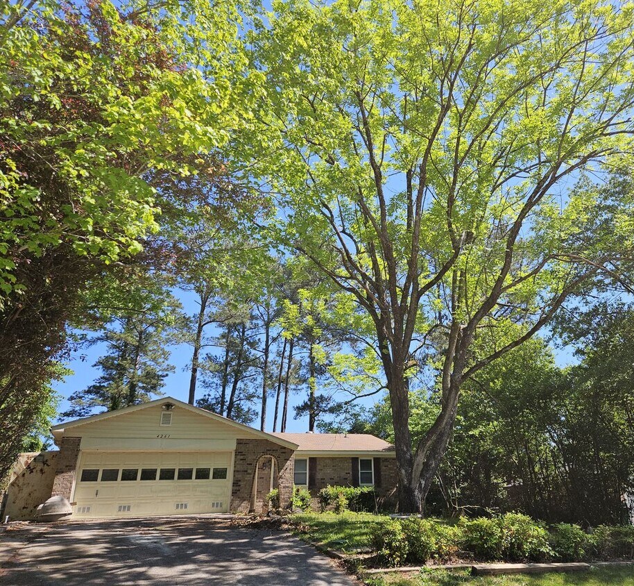 Primary Photo - 4261 Woodland Drive