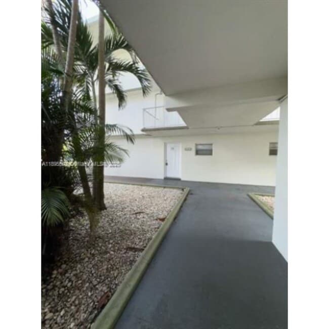 Foto del edificio - 4235 N University Dr