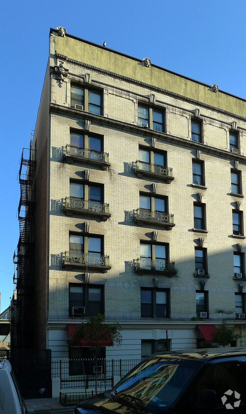 Building Photo - 4181 Broadway