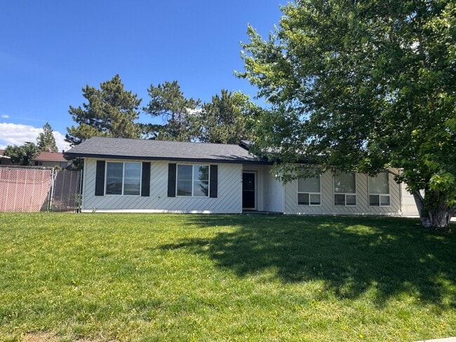 Building Photo - 5303 N Sky Vista Ave