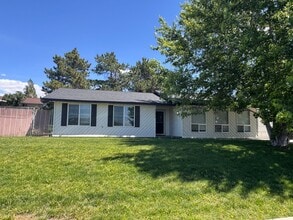Building Photo - 5303 N Sky Vista Ave