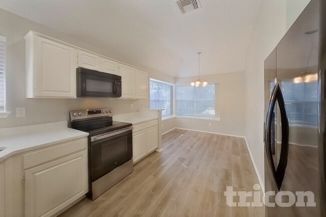 Building Photo - 805 Clover Hill Ln