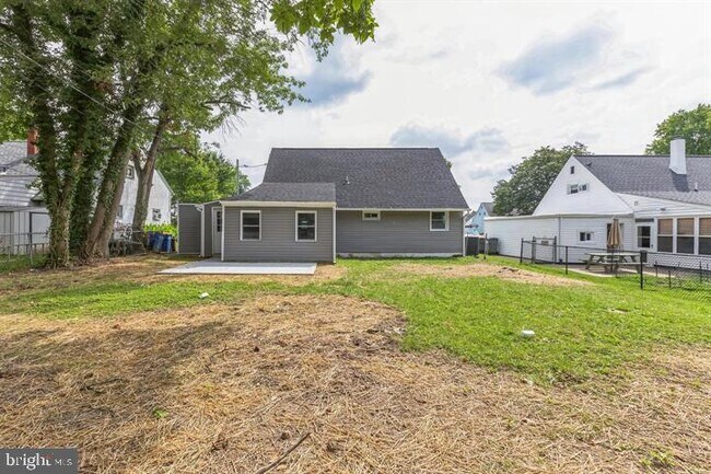 Building Photo - 1101 E Willow Run Dr