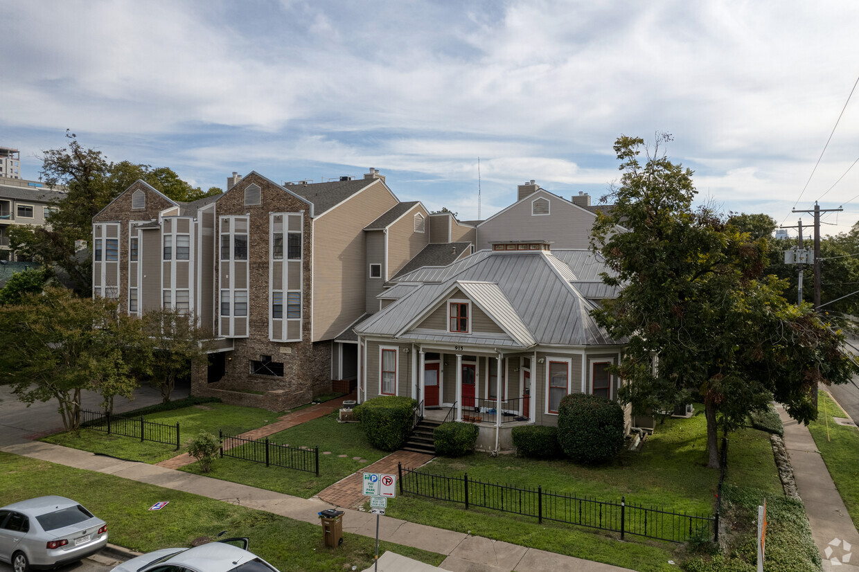 Primary Photo - Lenox Condominiums