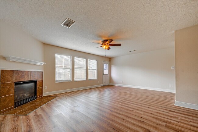 Foto del edificio - 7218 Fox Cub Ln