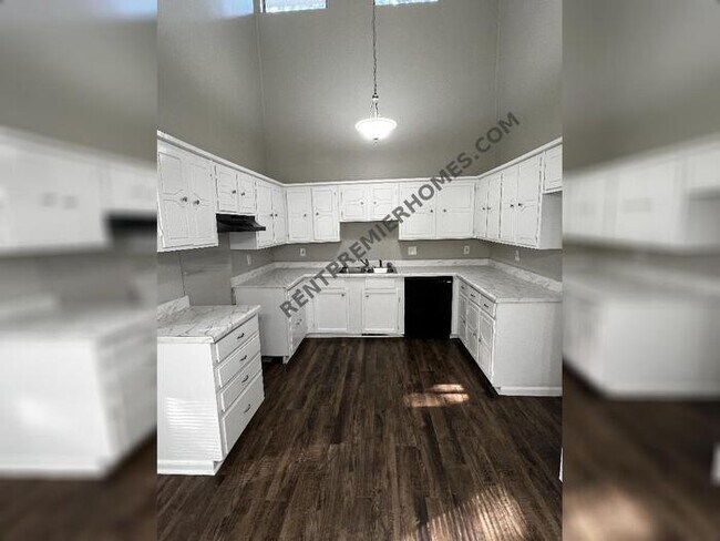 Building Photo - 5 Stoneledge Dr