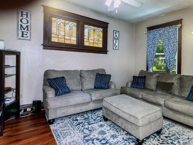 Foto del edificio - 4424 Dewey Ave