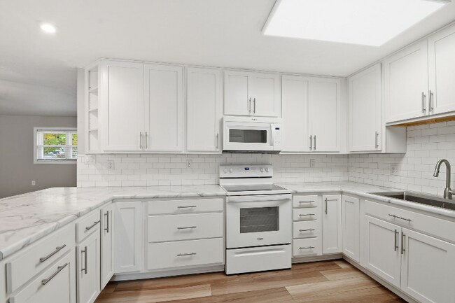 Foto del edificio - 5104 Elmhurst Dr