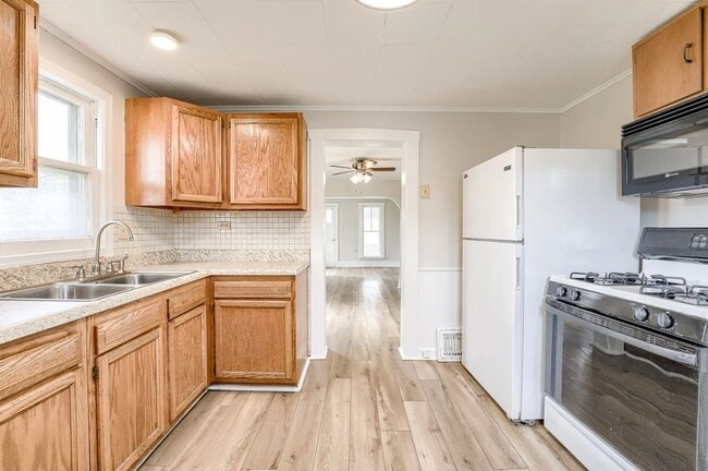 Building Photo - Adorable 1 story home is needing YOU!