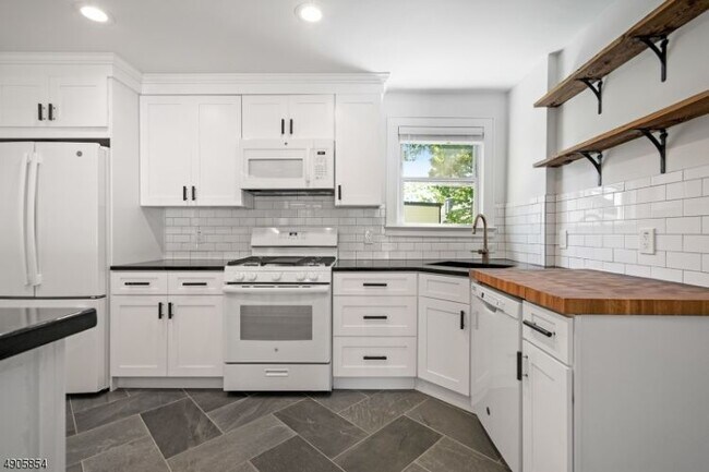 Building Photo - 225 Elmwood Ave