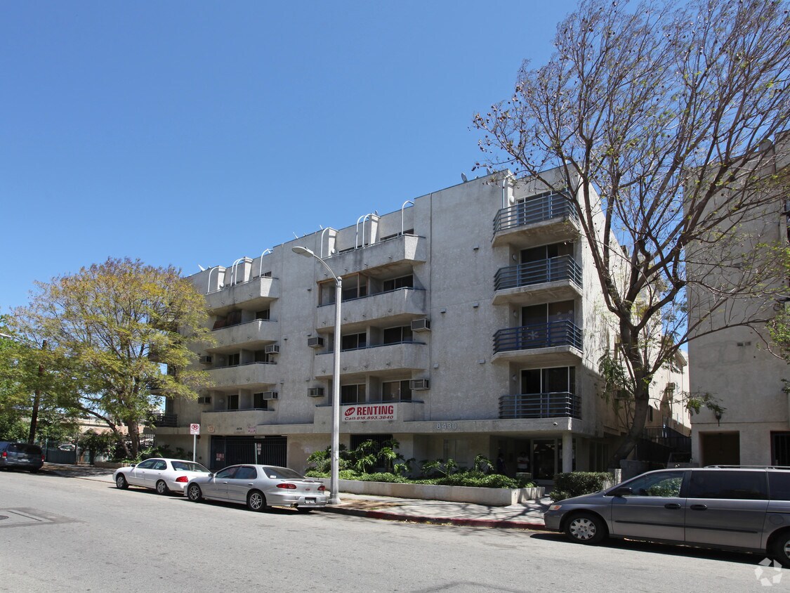 Primary Photo - Renaissance Suites Apartment