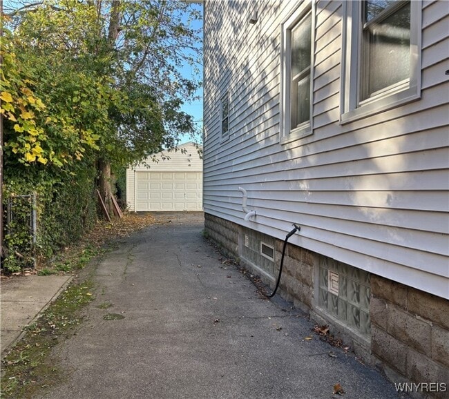 Building Photo - 430 Colvin Ave