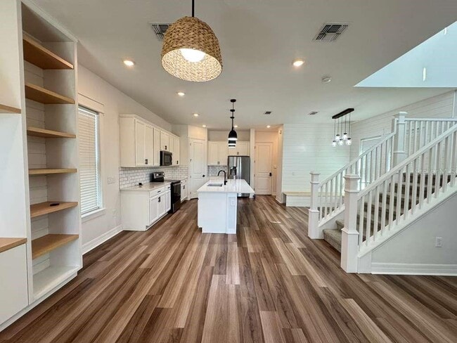 Building Photo - 15024 Stuttgart Aly