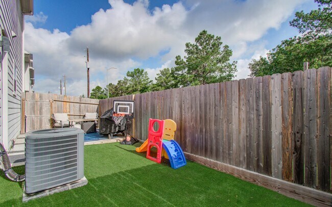 Foto del edificio - 1221 W Tidwell Rd