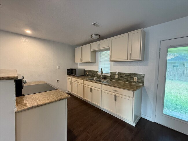 Foto del edificio - 9433 Rosehaven Dr