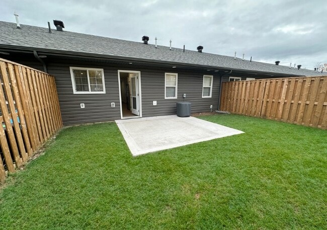 Building Photo - Eastside Village Townhomes