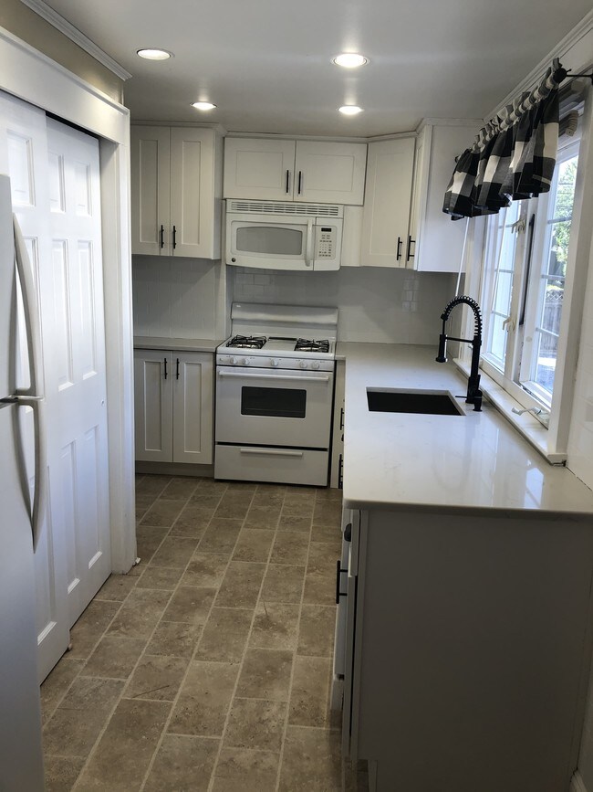 quartz counters - 212 Union Ave