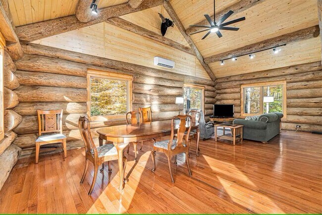 Foto del edificio - Furnished Log Cabin Extended Stay Summer Rental