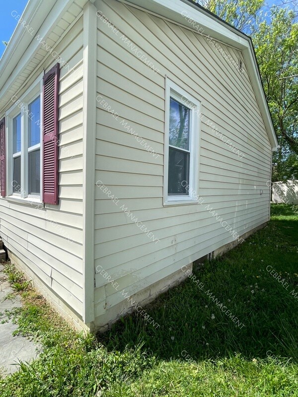 Building Photo - 2071 E Buder Ave