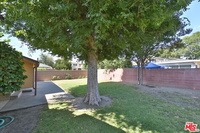 Building Photo - 5424 Arden Dr