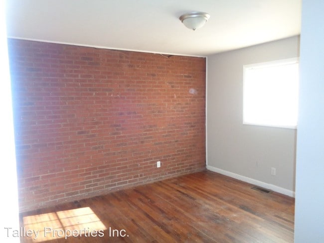 Building Photo - 2120 Lasalle St