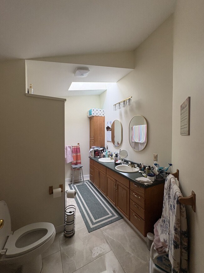 Building Photo - 6 Whitney Way