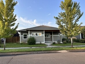 Building Photo - 742 NE Union Loop