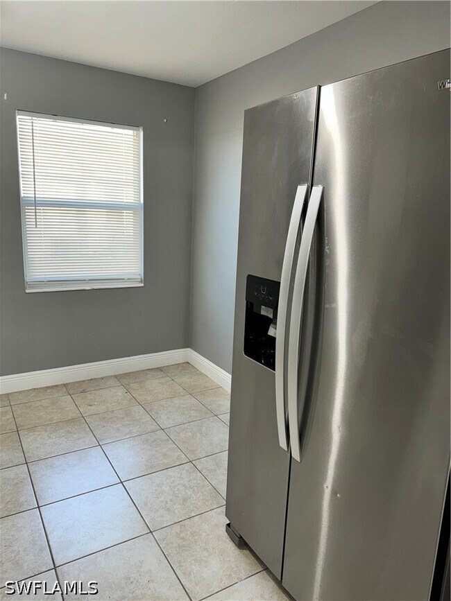 Foto del edificio - 334 Cape Coral Pkwy W