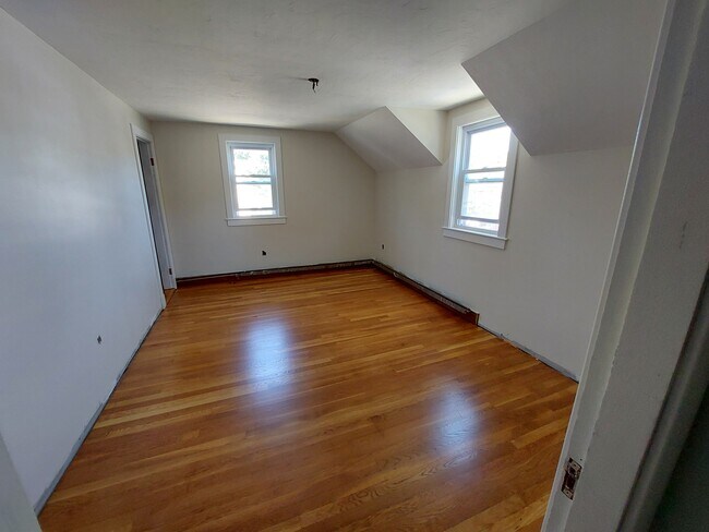 Master bedroom w/2 closets - 1 Dunklee St
