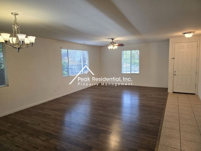 Foto del edificio - Spacious 4bd/2ba Plumas Lake Home!