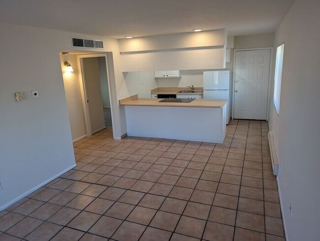 Building Photo - 1/2 MONTH FREE ON 12 MONTH LEASE AND MOVE ...