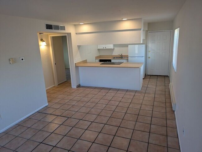 Foto del edificio - 1/2 MONTH FREE ON 12 MONTH LEASE AND MOVE ...