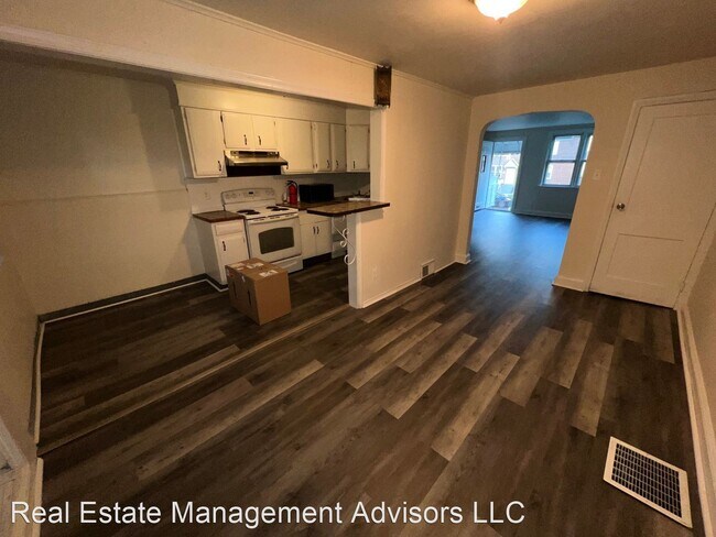 Building Photo - 3 br, 1.5 bath House - 224 W 21st Street