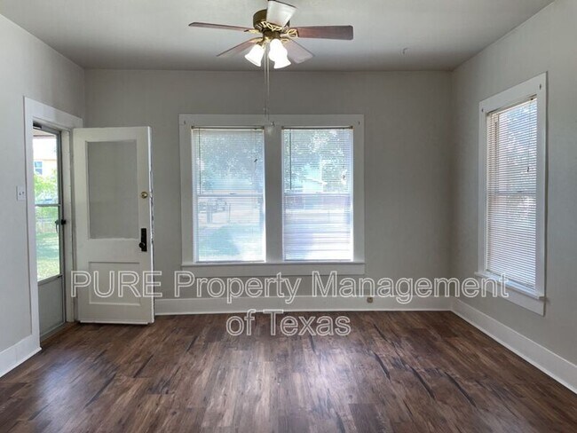 Foto del edificio - 606 Mesquite St