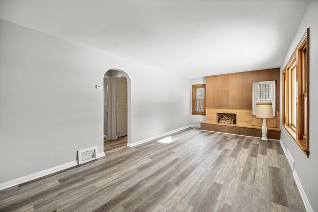 Foto del edificio - 1515 Longwood Dr