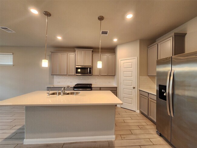 Foto del edificio - 1513 Lakeline Oak Dr