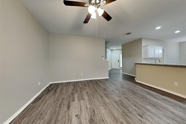 Foto del edificio - 26953 Kings Crescent Dr