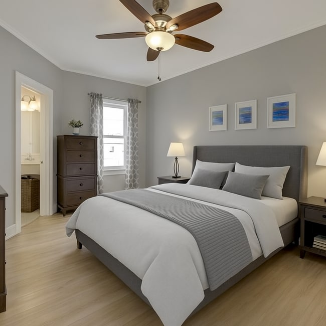 Dormitorio principal en la planta superior con baño privado renovado - 616 Lamont St NW