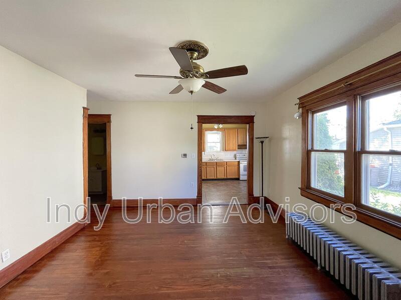 Foto principal - 1213 E Hanna Av