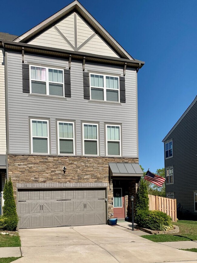 Building Photo - COLONIAL FORGE TOWNHOUSE - STAFFORD (END U...