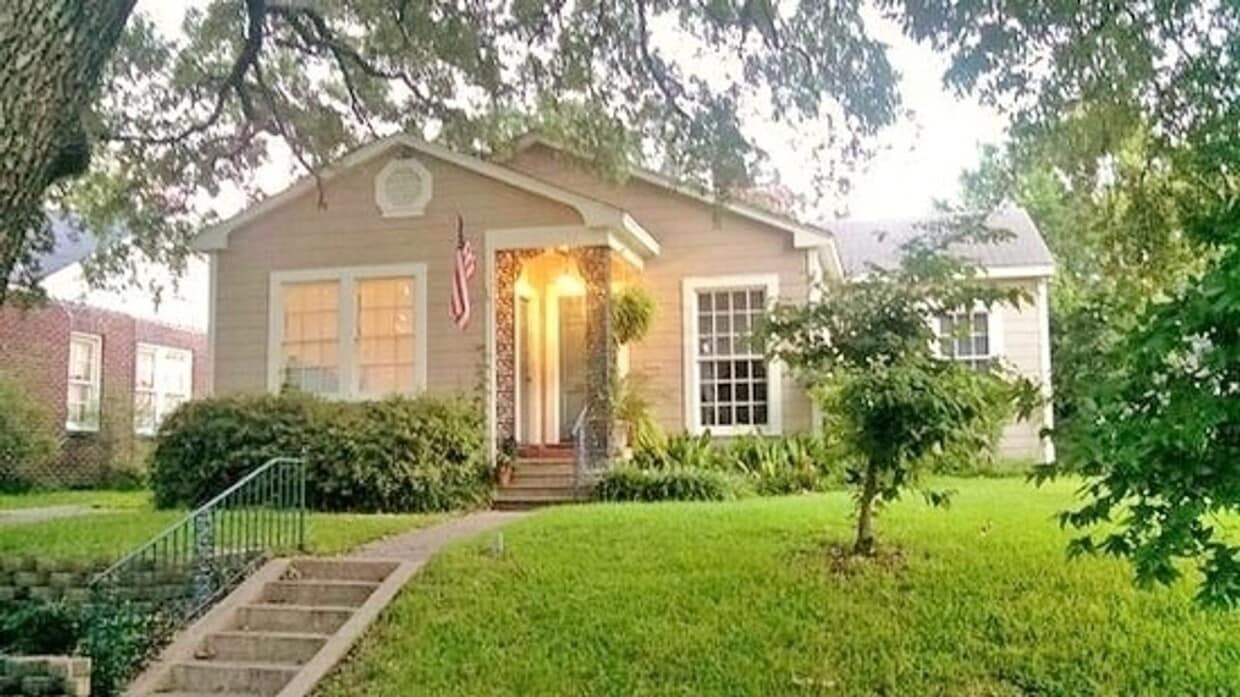 Primary Photo - Adorable South Highland home