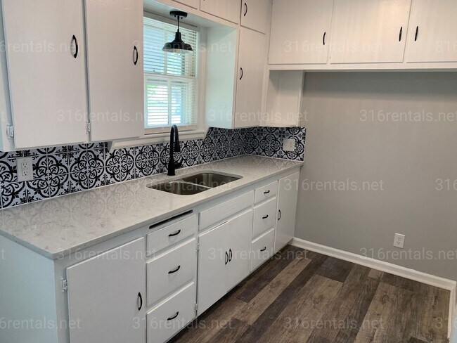 Foto del edificio - $950 - 2 bedroom 1 bathroom - Single family home *COMING SOON*